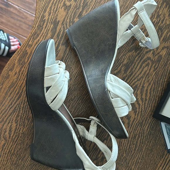 Franco Sarto Wedge Heels - Picture 4 of 5
